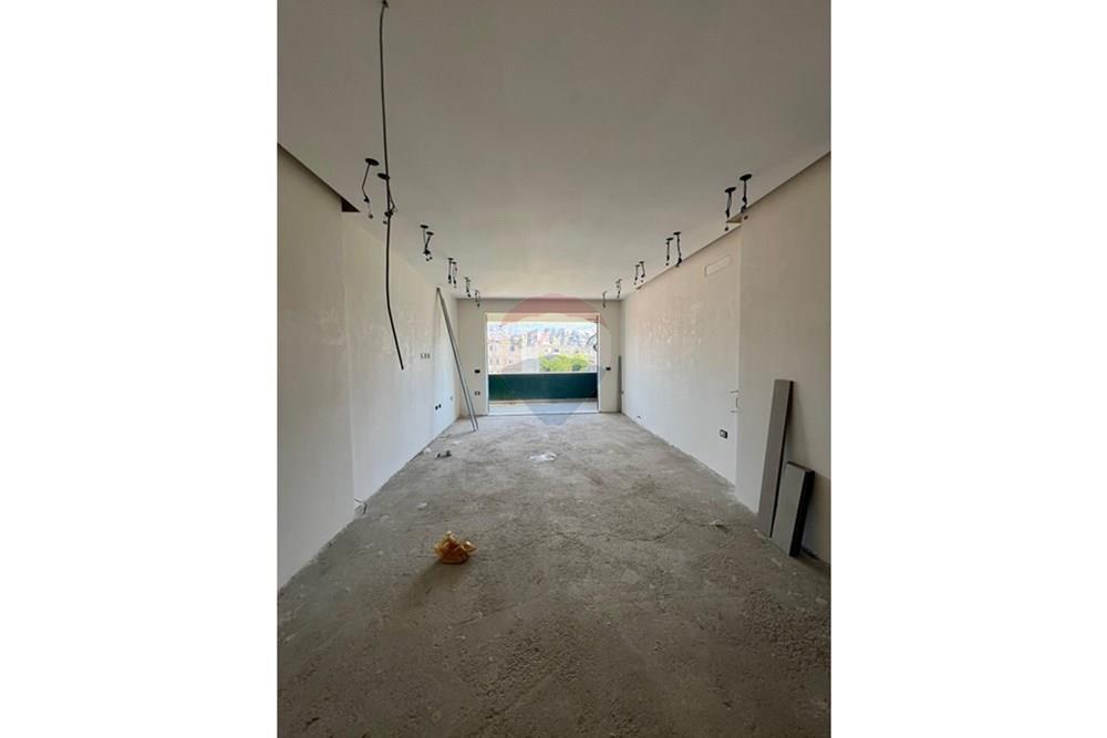 Ofrecido en venta apartamento ubicado en una de las zonas más demandadas de xhamlliku, parte de un nuevo complejo residencial.