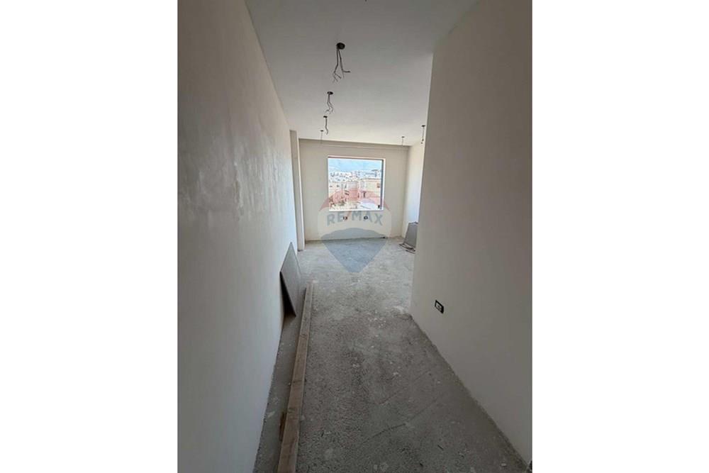 Ofrecido en venta apartamento ubicado en una de las zonas más demandadas de xhamlliku, parte de un nuevo complejo residencial.