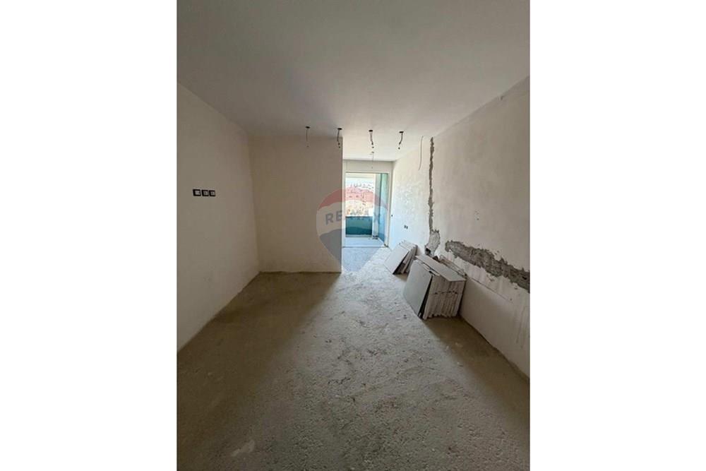 Ofrecido en venta apartamento ubicado en una de las zonas más demandadas de xhamlliku, parte de un nuevo complejo residencial.