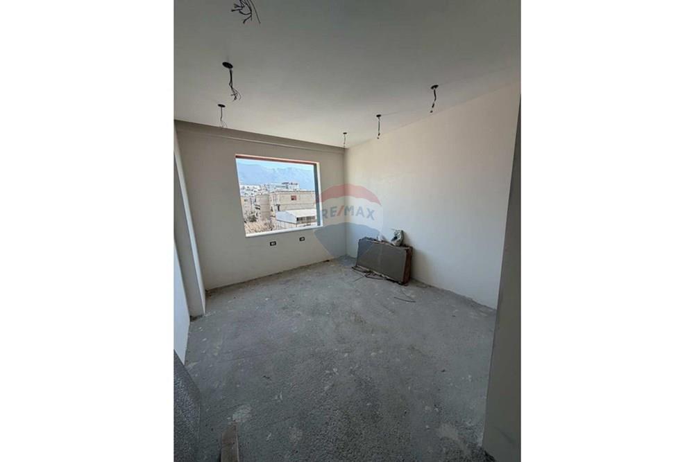 Ofrecido en venta apartamento ubicado en una de las zonas más demandadas de xhamlliku, parte de un nuevo complejo residencial.