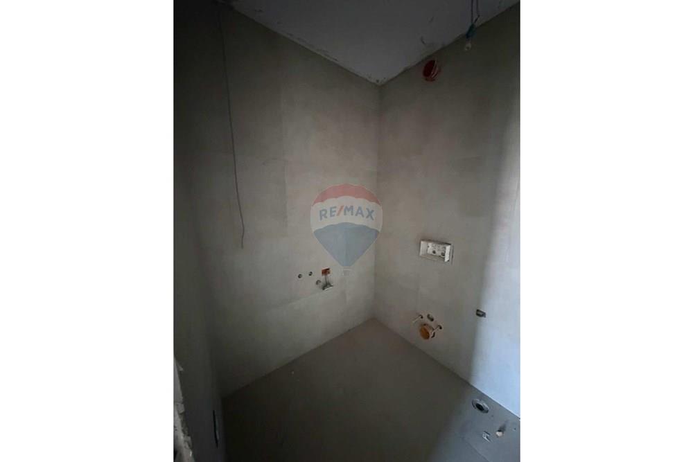 Ofrecido en venta apartamento ubicado en una de las zonas más demandadas de xhamlliku, parte de un nuevo complejo residencial.