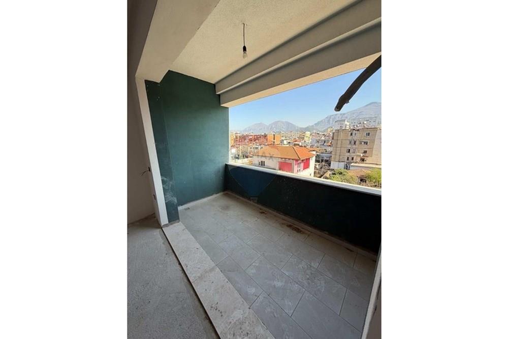 Ofrecido en venta apartamento ubicado en una de las zonas más demandadas de xhamlliku, parte de un nuevo complejo residencial.