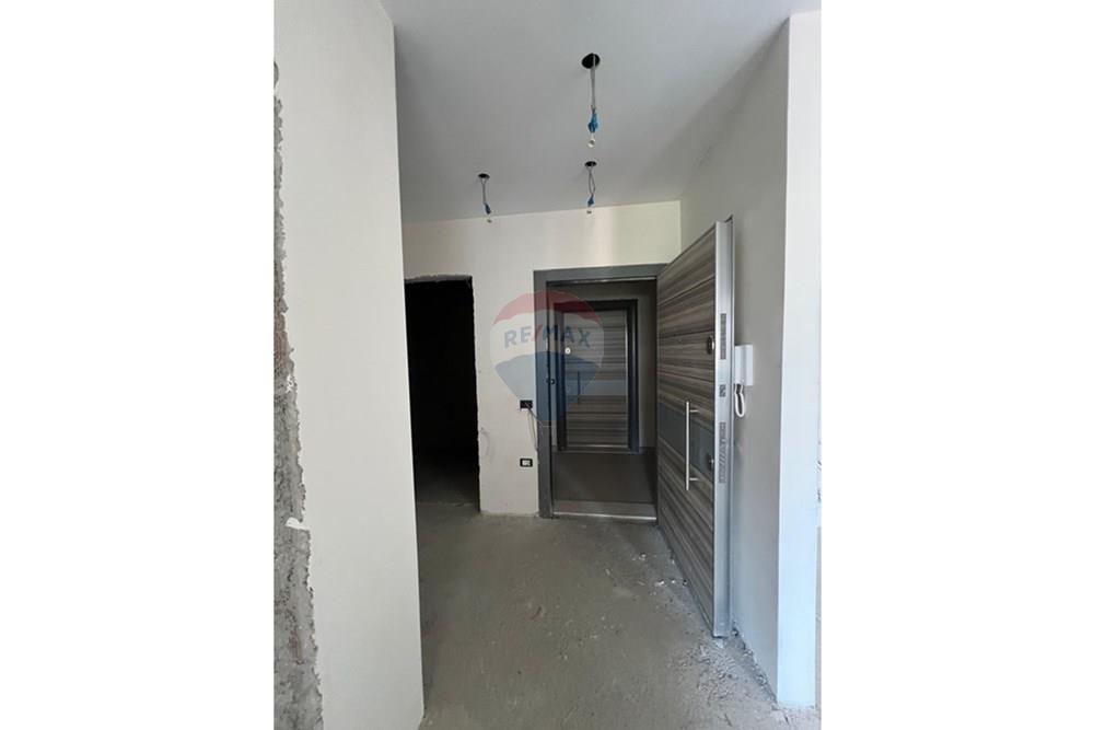 Ofrecido en venta apartamento ubicado en una de las zonas más demandadas de xhamlliku, parte de un nuevo complejo residencial.