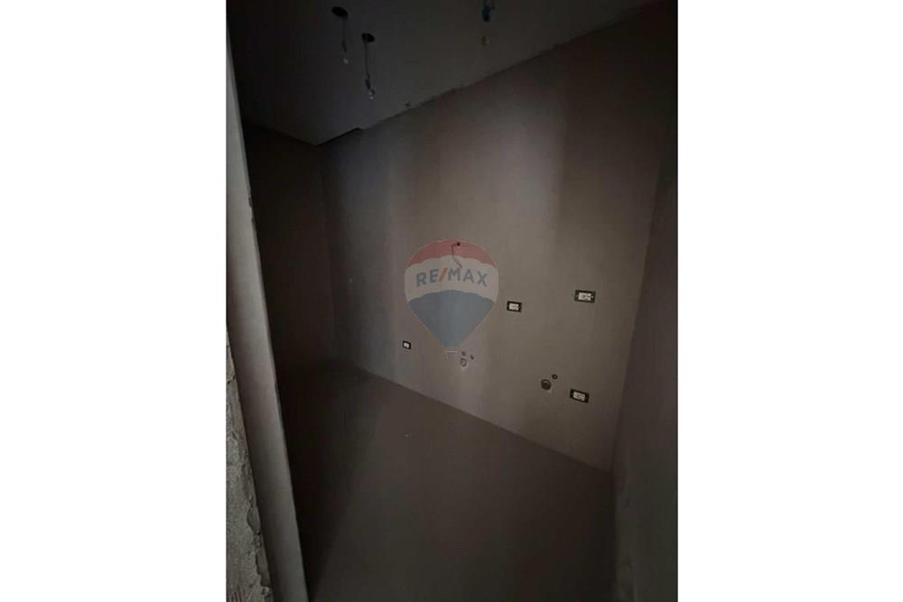 Ofrecido en venta apartamento ubicado en una de las zonas más demandadas de xhamlliku, parte de un nuevo complejo residencial.