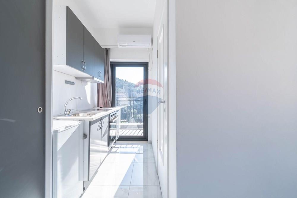 Studio à vendre à Sarandë, situé sur la route gjashtë, dans un quartier calme en développement continu de la ville.