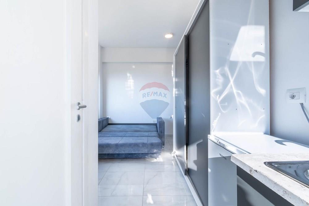 Studio à vendre à Sarandë, situé sur la route gjashtë, dans un quartier calme en développement continu de la ville.