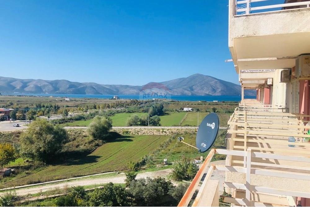Location: In a quiet complex in orikum, on the 5th floor with sea view. (2)