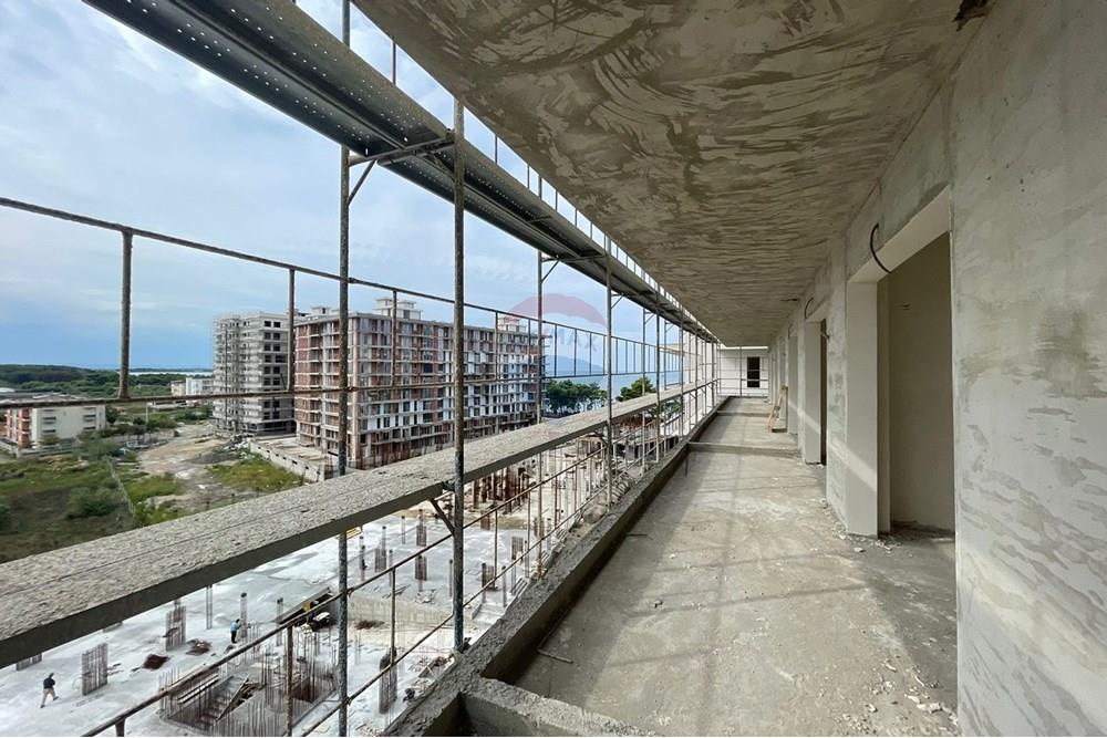 **apartament modern i pjesërisht i përfunduar në shëngjin, Lezhë - për shitje**