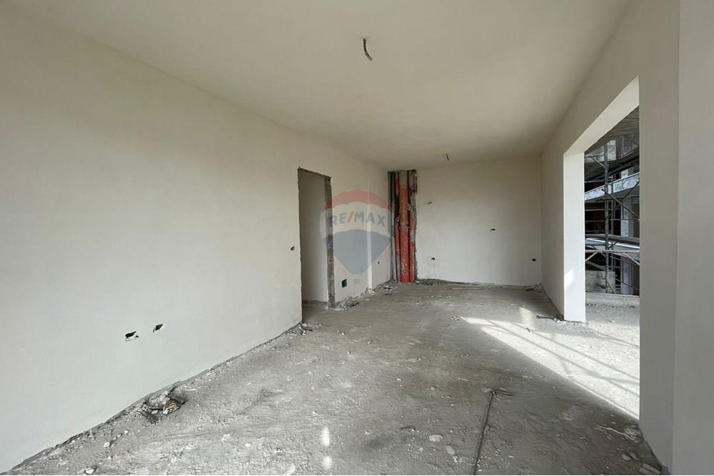**apartament modern i pjesërisht i përfunduar në shëngjin, Lezhë - për shitje** (3)