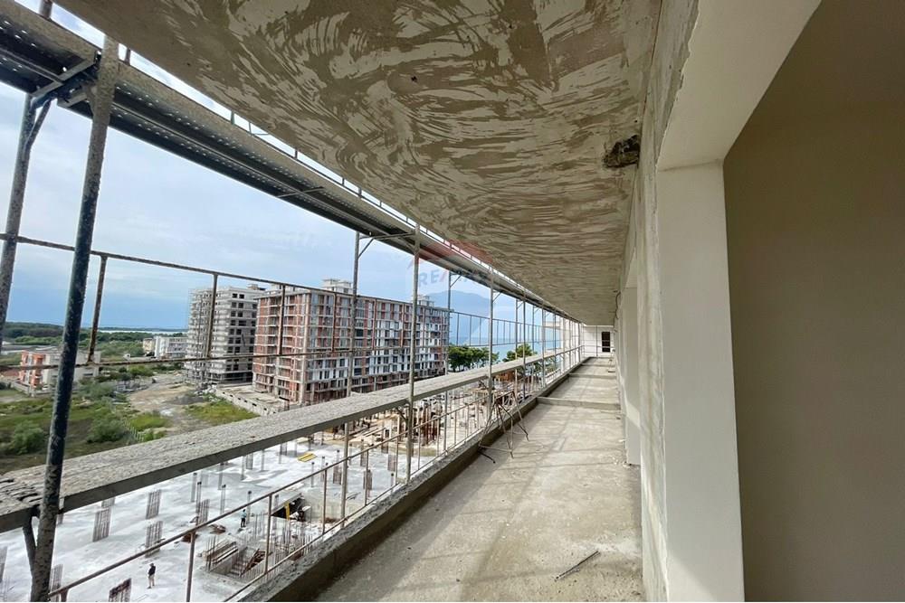 **apartament modern i pjesërisht i përfunduar në shëngjin, Lezhë - për shitje** (5)