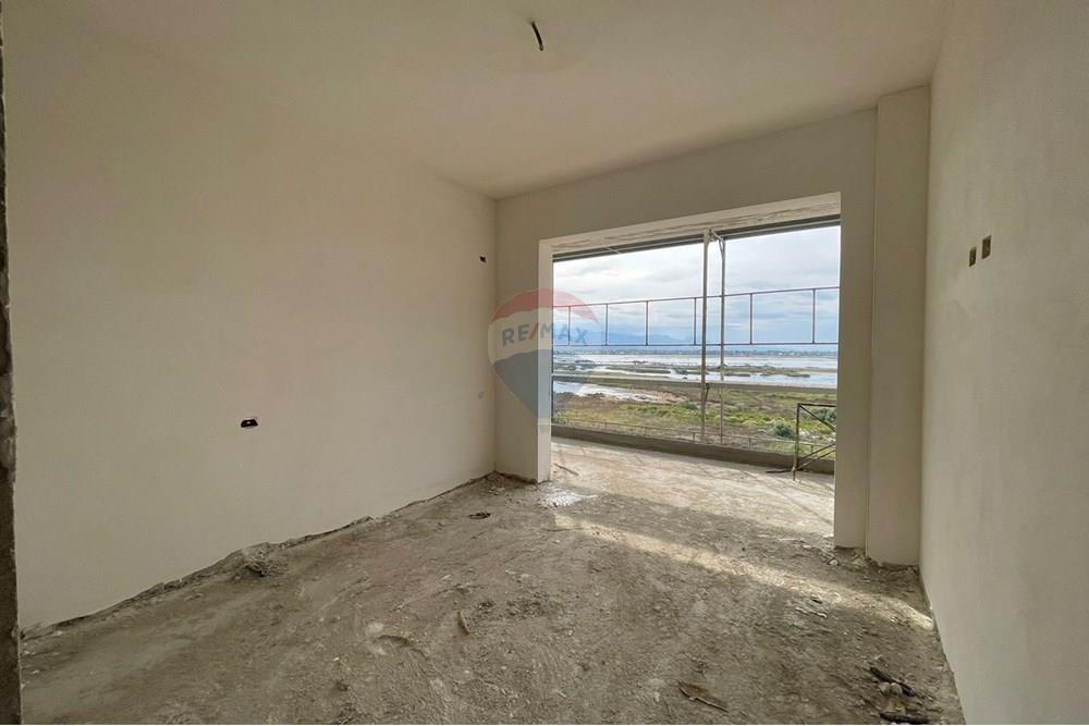 **apartament modern i pjesërisht i përfunduar në shëngjin, Lezhë - për shitje** (6)