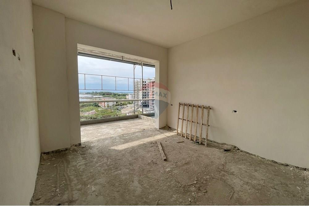 **apartament modern i pjesërisht i përfunduar në shëngjin, Lezhë - për shitje** (7)
