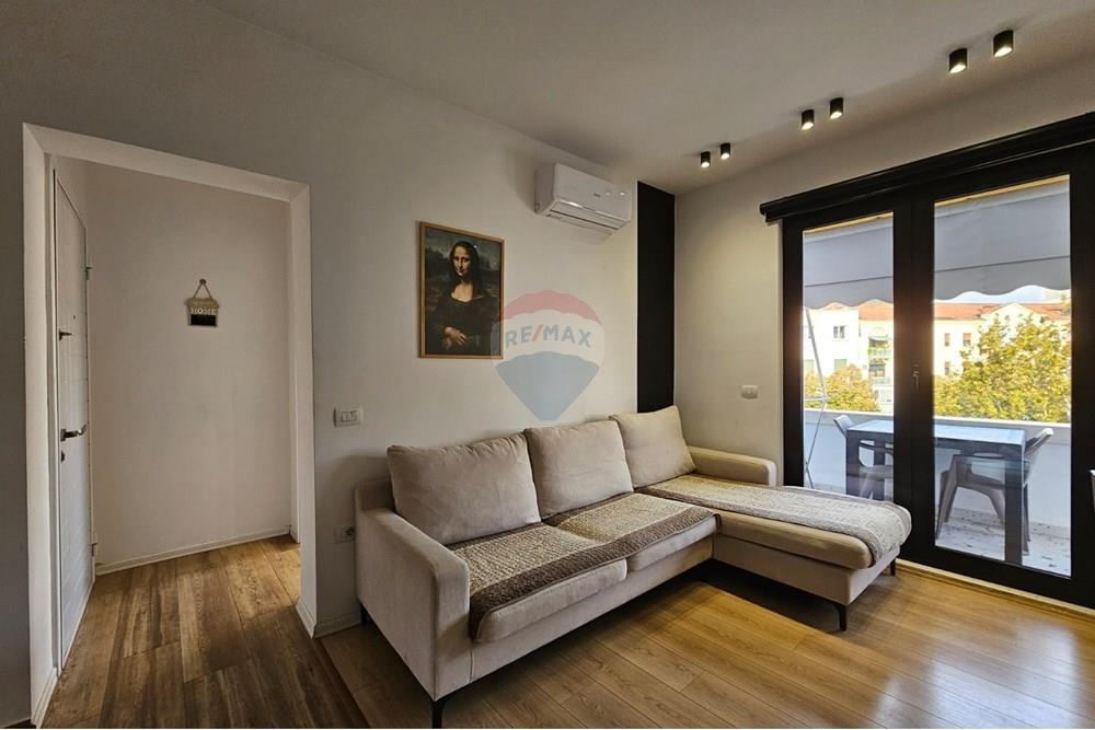 Wohnung zum verkauf mit einer gesamtfläche von 78 quadratmetern, aufgeteilt in 2 ein-zimmer-wohnungen und eine studiowohnung