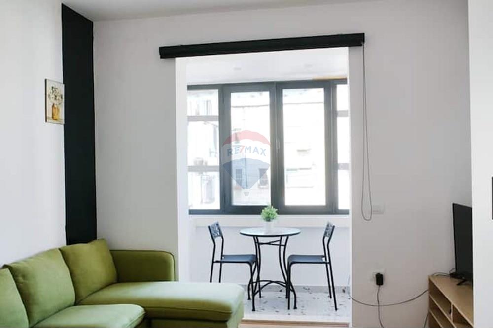 Wohnung zum verkauf mit einer gesamtfläche von 78 quadratmetern, aufgeteilt in 2 ein-zimmer-wohnungen und eine studiowohnung (2)