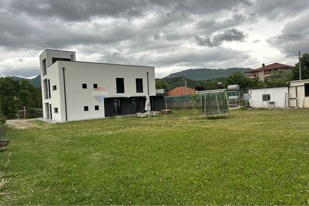 Próximo à estrada principal tiranaelbasan (km 15) perto de palma novë!