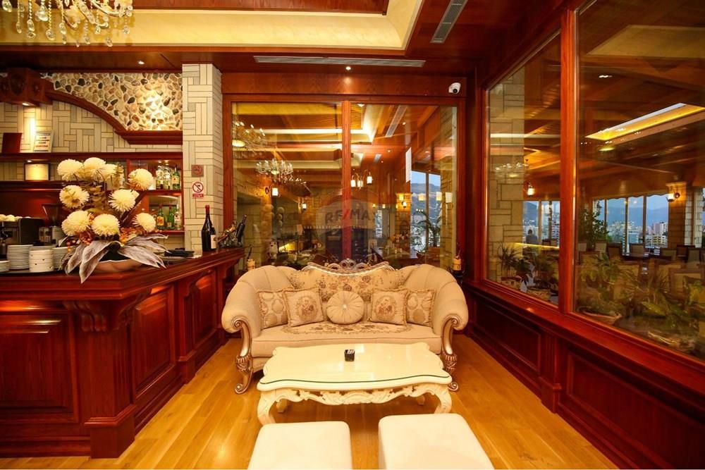 Hôtel exclusif au centre de Vlora à louer (2)