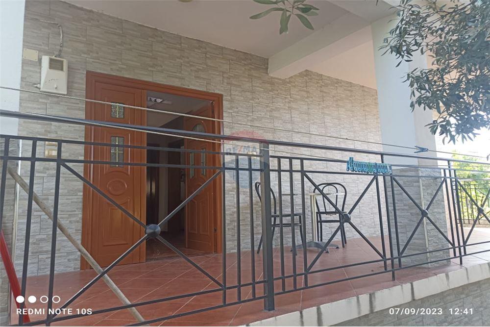 Privates 2-geschossiges haus zum verkauf in der nähe von lungomare, Vlorë (2)