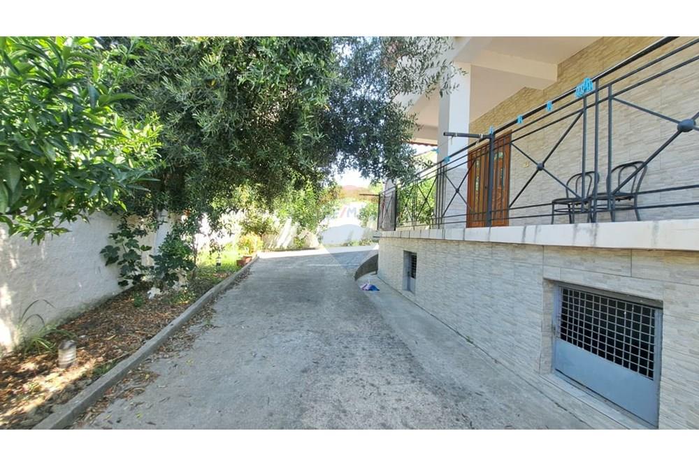 Privates 2-geschossiges haus zum verkauf in der nähe von lungomare, Vlorë (3)