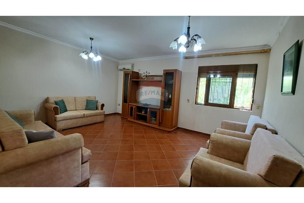 Privates 2-geschossiges haus zum verkauf in der nähe von lungomare, Vlorë (4)