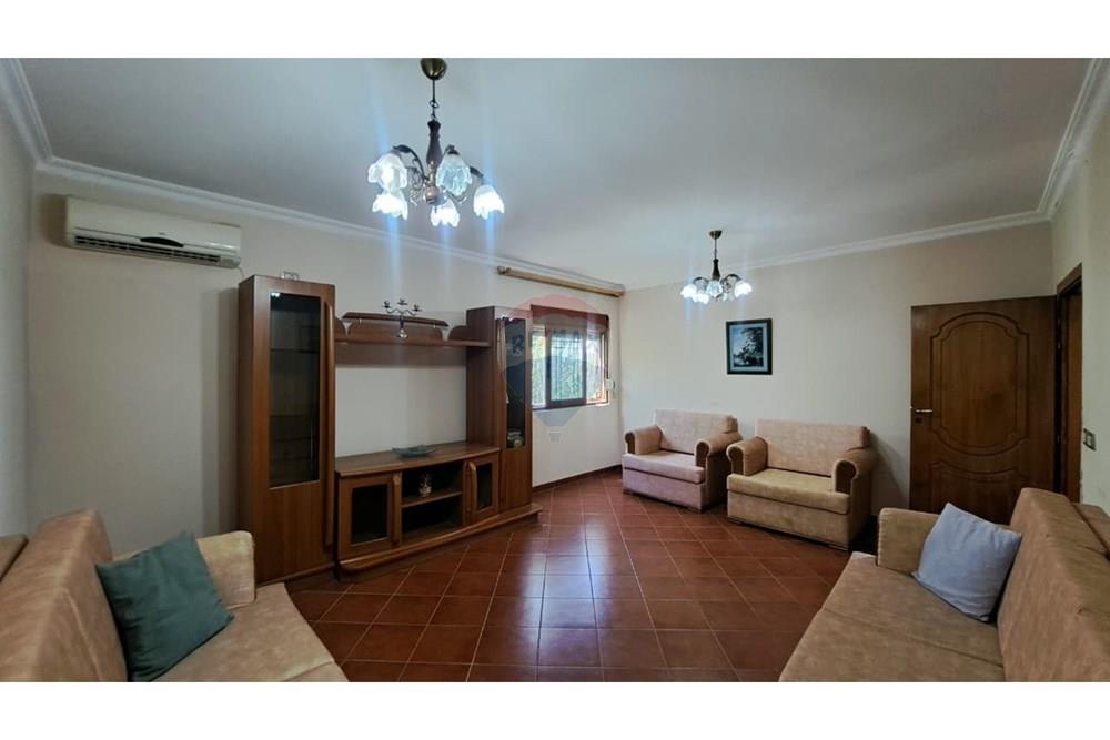 Privates 2-geschossiges haus zum verkauf in der nähe von lungomare, Vlorë (5)