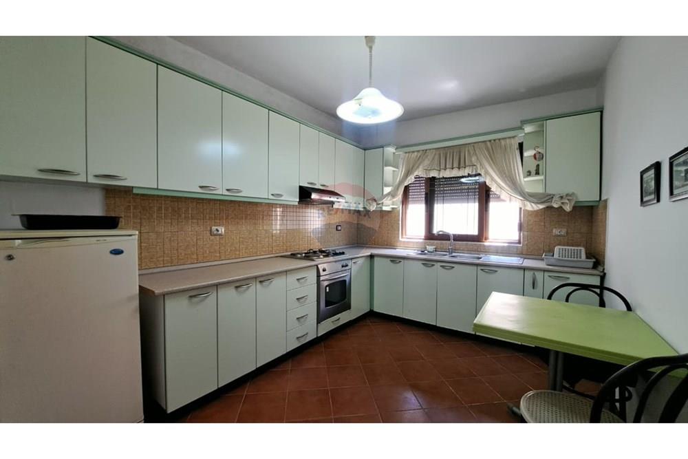 Privates 2-geschossiges haus zum verkauf in der nähe von lungomare, Vlorë (6)