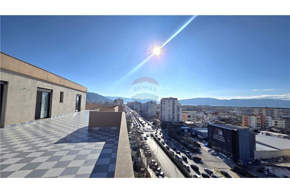 Penthouse ekskluziv në shitje një pronë unike në zemër të zhvillimit urban