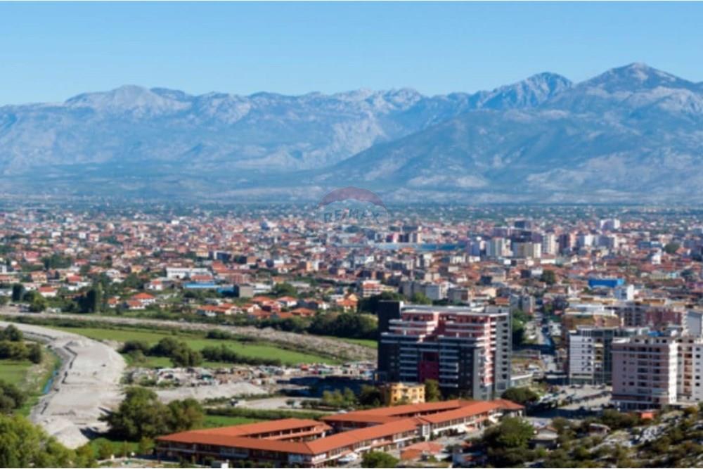 Magasin à vendre près du stade loro borici à shkoder. (3)