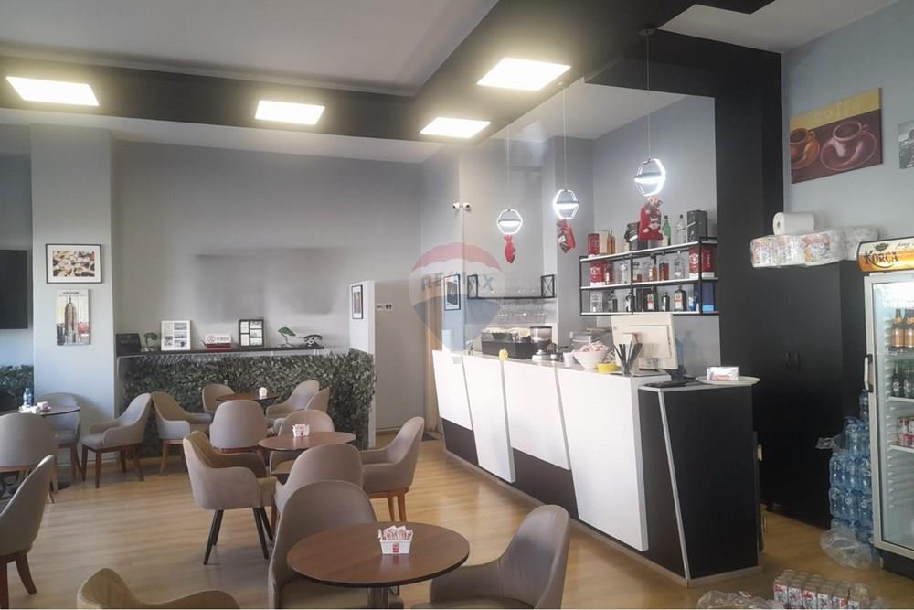 Unidad en venta con uso de bar-café en la municipalidad de parís