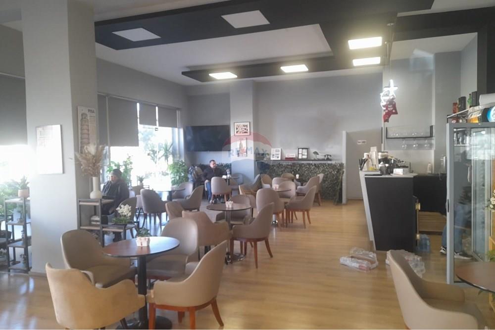 Unidad en venta con uso de bar-café en la municipalidad de parís