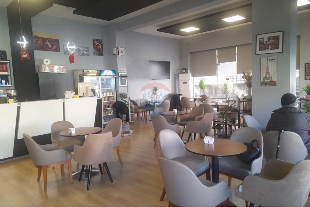 Unidad en venta con uso de bar-café en la municipalidad de parís