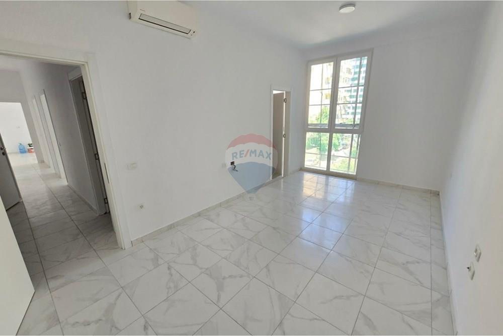 Shesim apartament 3+1+2 mbas square 21!