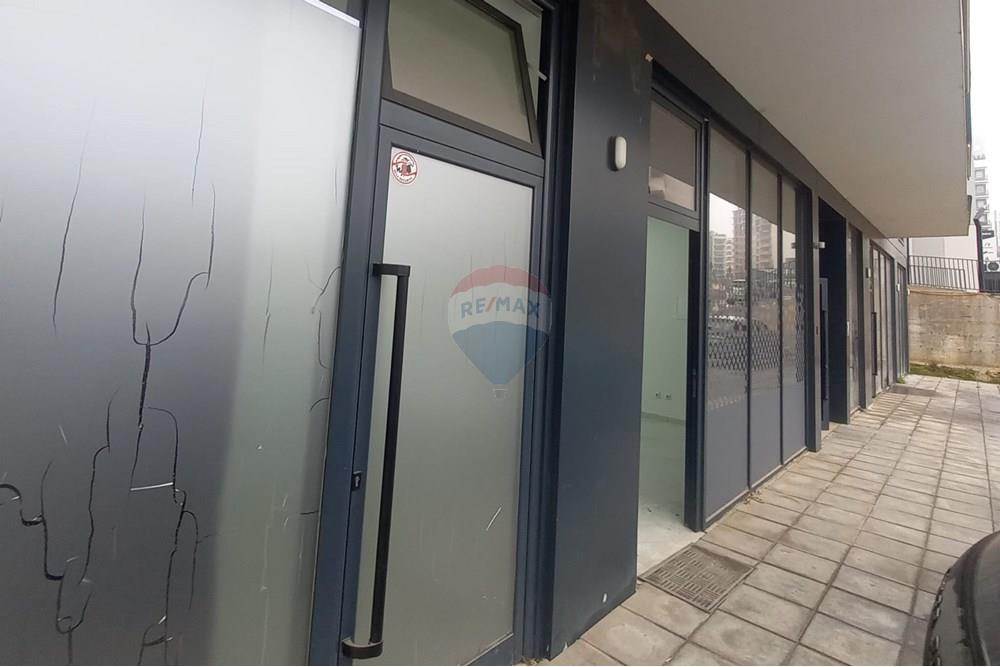 Shitet lokal në Mati 1, Prishtinë. Lokali ka sipërfaqe prej 104 m² dhe është i vendosur në një nga zonat më të frekuentuara të qytetit. (5)