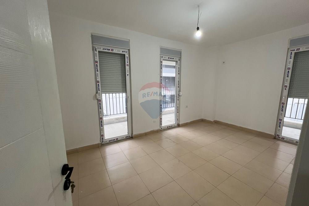 Rruga 5 maji, Tiranë