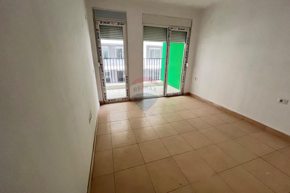 Rruga 5 maji, Tiranë
