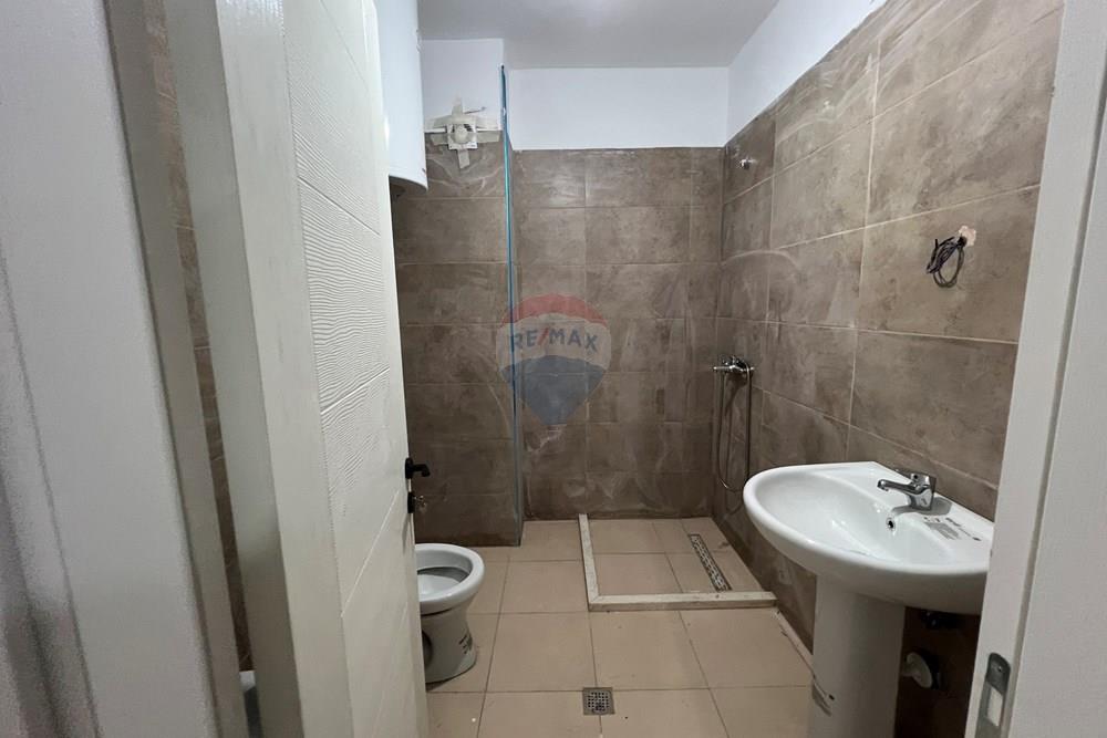Rruga 5 maji, Tiranë
