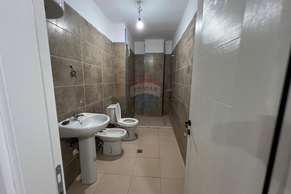 Rruga 5 maji, Tiranë