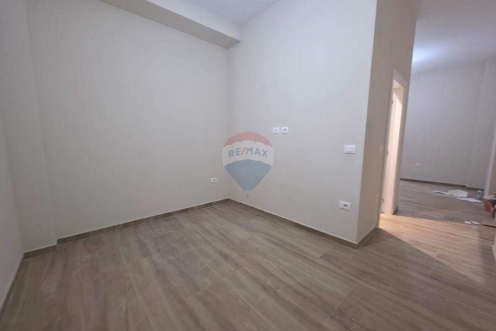 Deux appartements 1+1 à vendre rue mihal grameno, Tirana (3)