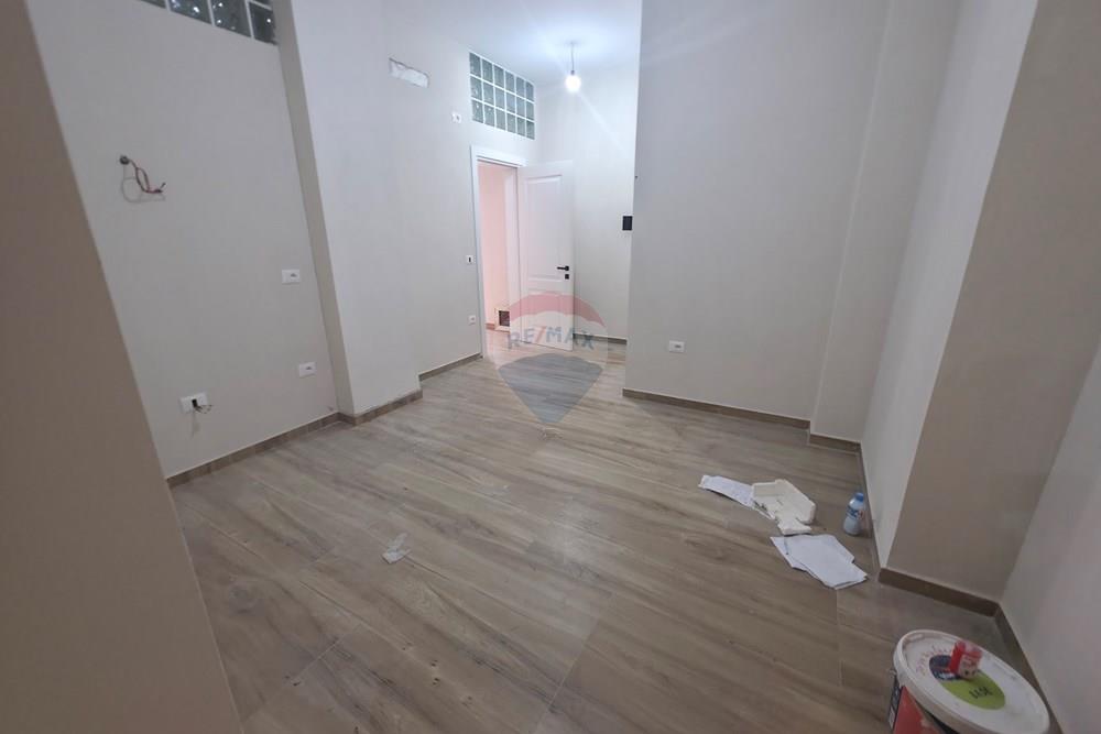 Deux appartements 1+1 à vendre rue mihal grameno, Tirana (8)