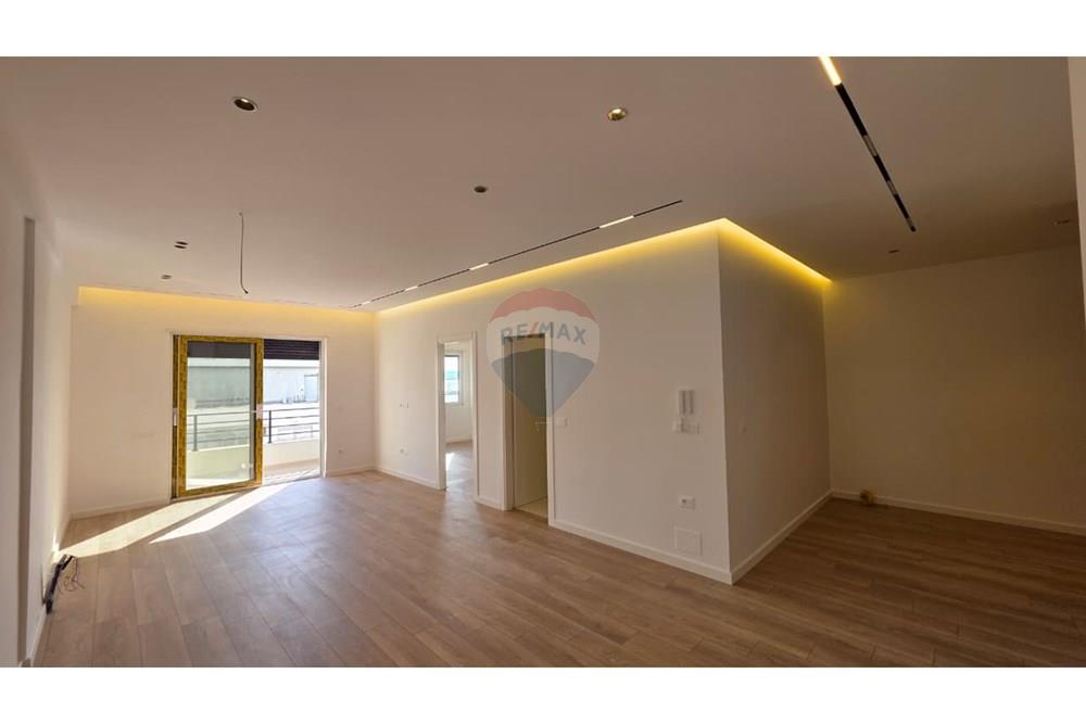 Appartement 2+1+2 à vendre lungomare, Vlorë