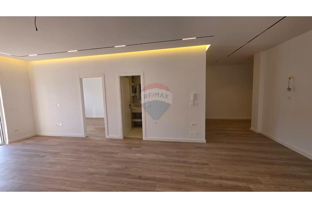 Appartement 2+1+2 à vendre lungomare, Vlorë