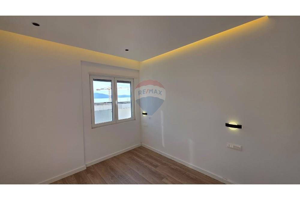Appartement 2+1+2 à vendre lungomare, Vlorë
