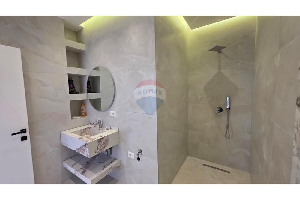 Appartement 2+1+2 à vendre lungomare, Vlorë