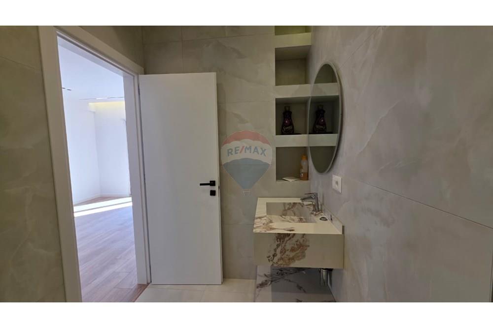 Appartement 2+1+2 à vendre lungomare, Vlorë