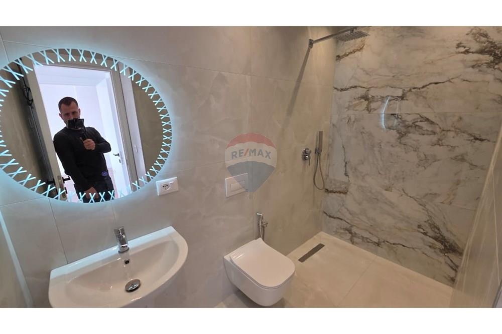 Appartement 2+1+2 à vendre lungomare, Vlorë