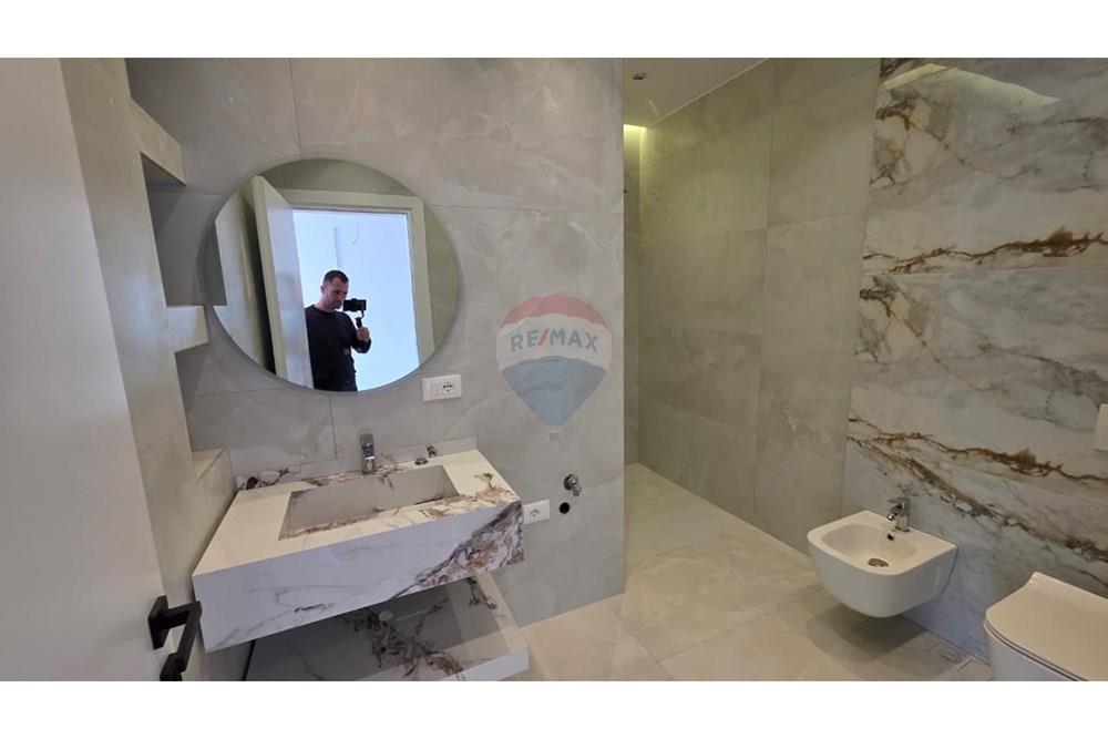 Appartement 2+1+2 à vendre lungomare, Vlorë