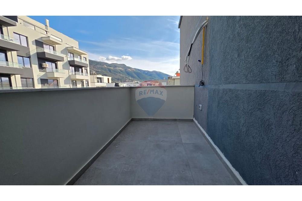 Appartement 2+1+2 à vendre lungomare, Vlorë