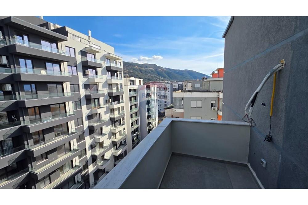 Appartement 2+1+2 à vendre lungomare, Vlorë