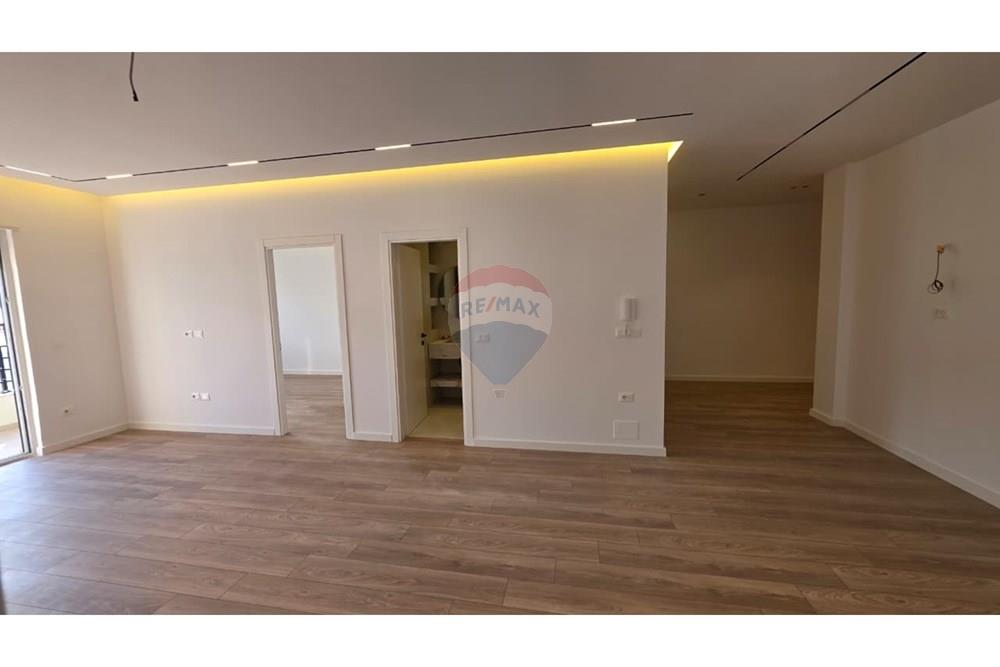 Appartement 2+1+2 à vendre lungomare, Vlorë
