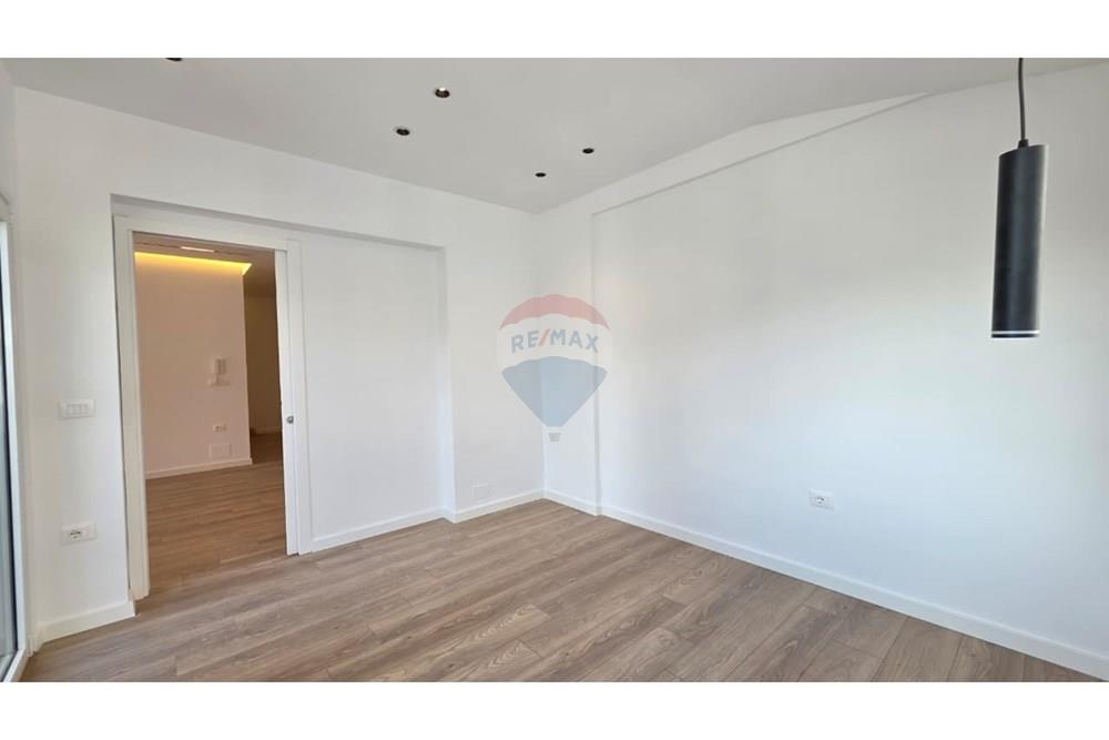 Appartement 2+1+2 à vendre lungomare, Vlorë