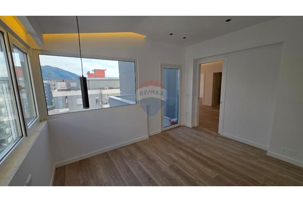 Appartement 2+1+2 à vendre lungomare, Vlorë